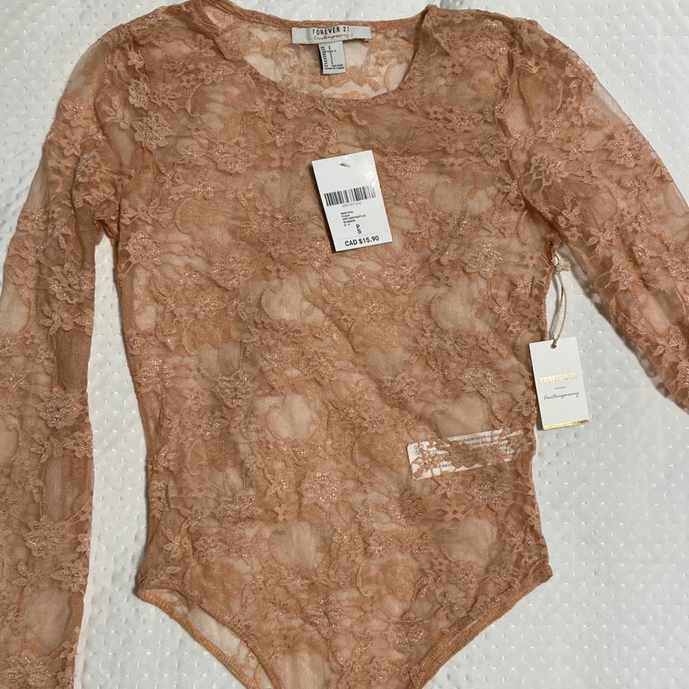 NWT Lace long sleeve Bodysuit. FOREVER21